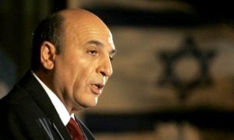 מופז. מציג עצמו כמר ביטחון [צילום: AP]