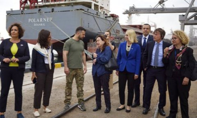 זלנסקי, ביקור בנמל אודסה [צילום: שירות העיתונות של נשיא אוקראינה/AP]