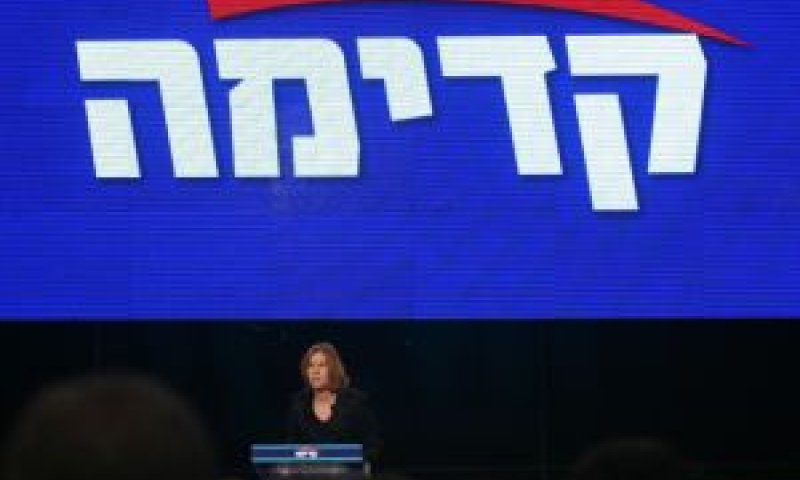 פורעים חוב [צילום: פלאש 90]
