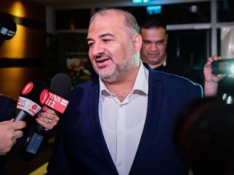 עבאס, הערב, בכפר המכביה [צילום: אבשלום ששוני, פלאש 90]