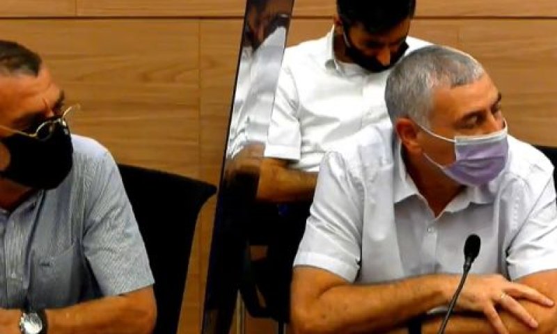 שדמי. יד לפה [צילום: מן הטלוויזיה]