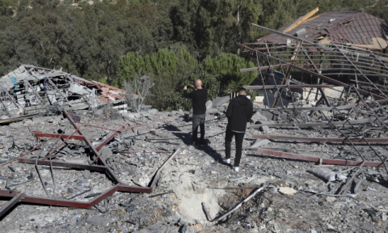 תקיפות חיל האוויר בכפר חסבאיה, דרום מזרח לבנון [צילום: מוחמד זעתרי/AP]