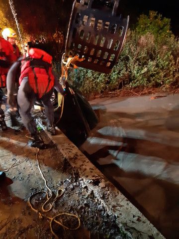 טביעת אדם ברחוב הגיא בבנימינה [צילום: דוברות המשטרה]