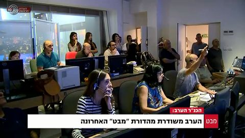 עובדי הרשות בחדר העריכה