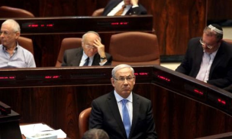 נתניהו ונאמן. ארבע קריאות לחוק יסוד [צילום: פלאש 90]