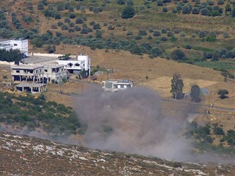 נפילת אחד הפגזים הישראלים [AP]