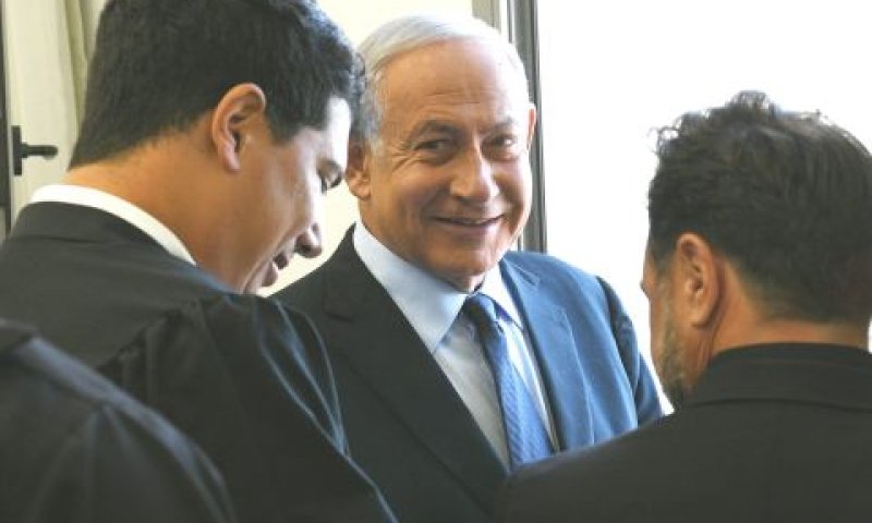 חדד ונתניהו בבית המשפט בירושלים [צילום: ראובן קסטרו, פול]