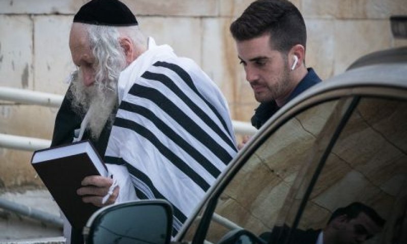 ברלנד בעת מעצרו [צילום: יונתן זינדל, פלאש 90]