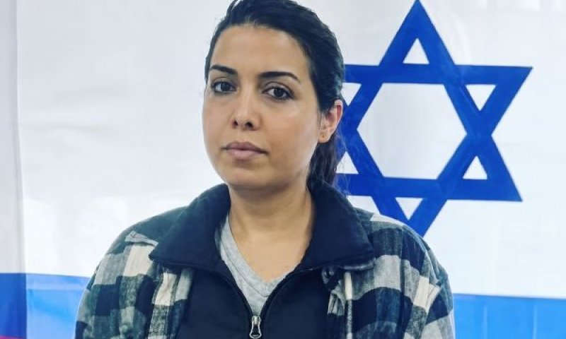 אבו כדיר בעת מעצרה [צילום: דוברות המשטרה]