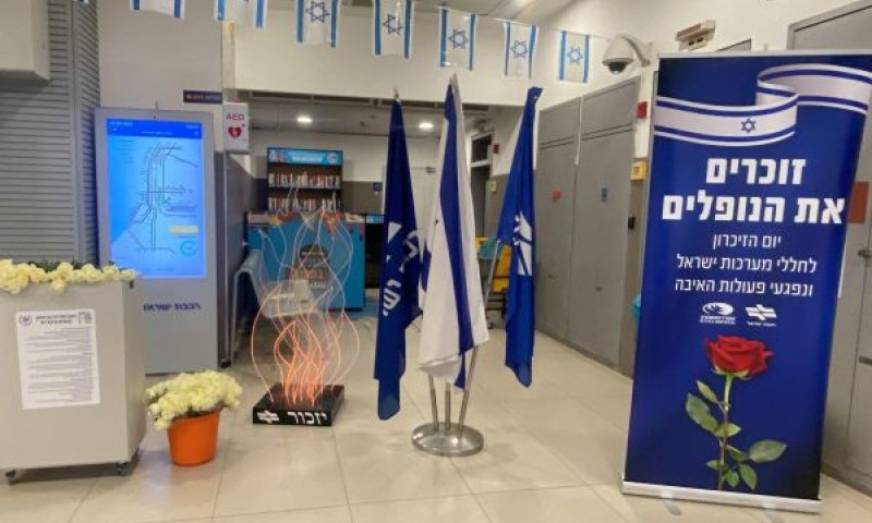 דיילים, ורדים ולוח זמנים מיוחד [צילום: רכבת ישראל]
