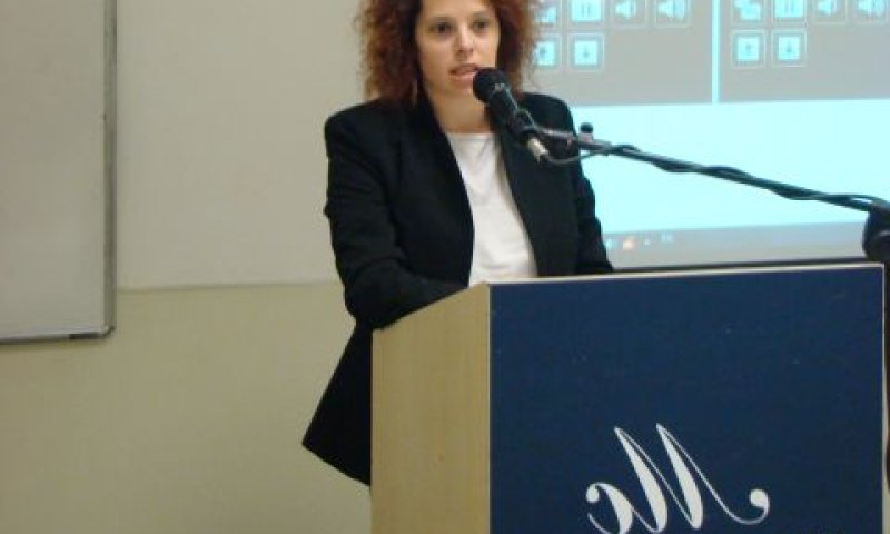 האנתרופולוגית עידית הראל שמש בכנס בנושא הזנות והסחר בנשים במרכז האקדמי כרמל [צילום: המרכז האקדמי כרמל]