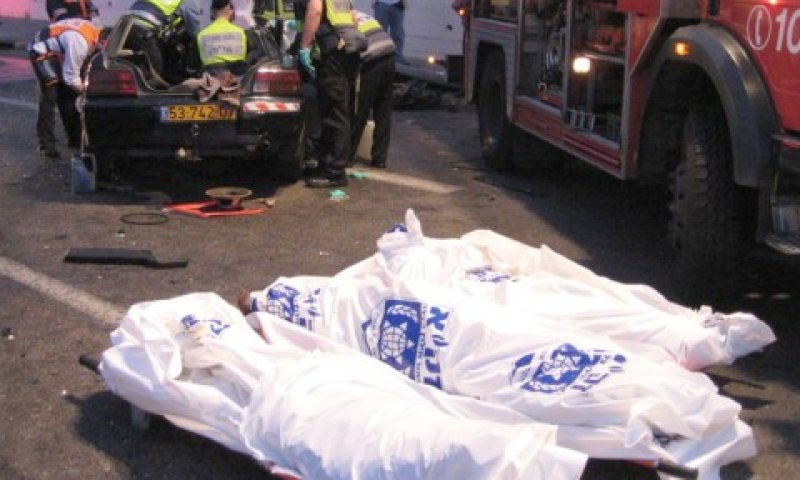 הגופות בזירת התאונה [צילום: יוסי ימפל - דוברות זק"א]