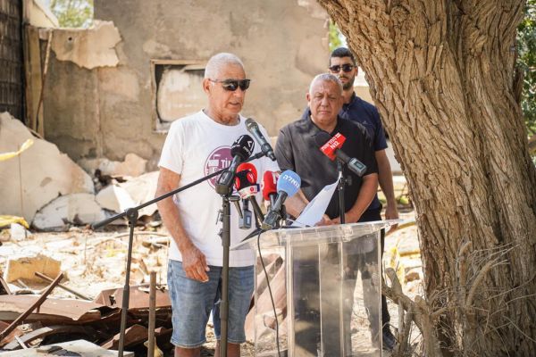 שורד השבי גדי מוזס. בחר לשוב לניר עוז [צילום: מפלגת ישר!]