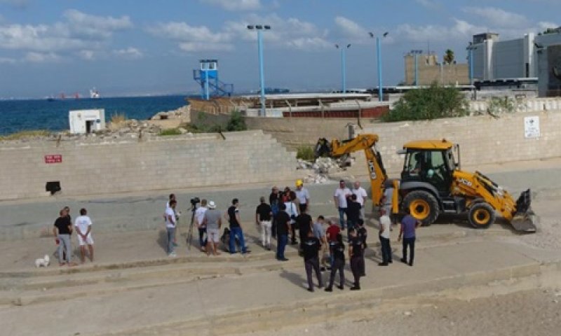 תחילת הריסת גדר בה"ד חיל הים