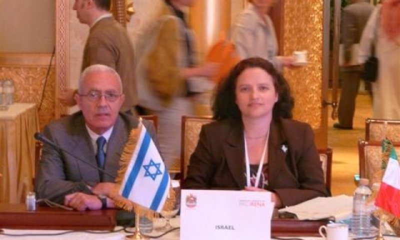 סימונה הלפרין ממשרד החוץ וד"ר אברהם ארביב ממשרד התשתיות