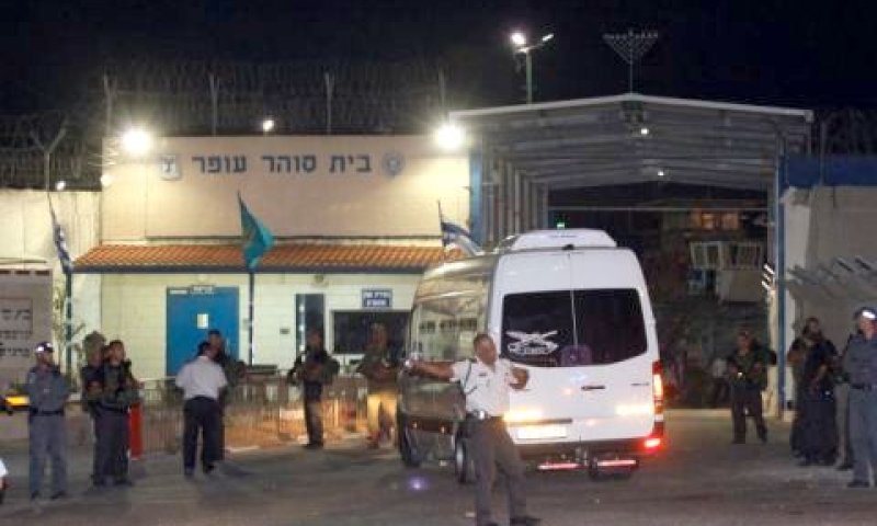 כלי הרכב שהסיעו את המשוחררים [צילום: פלאש 90]