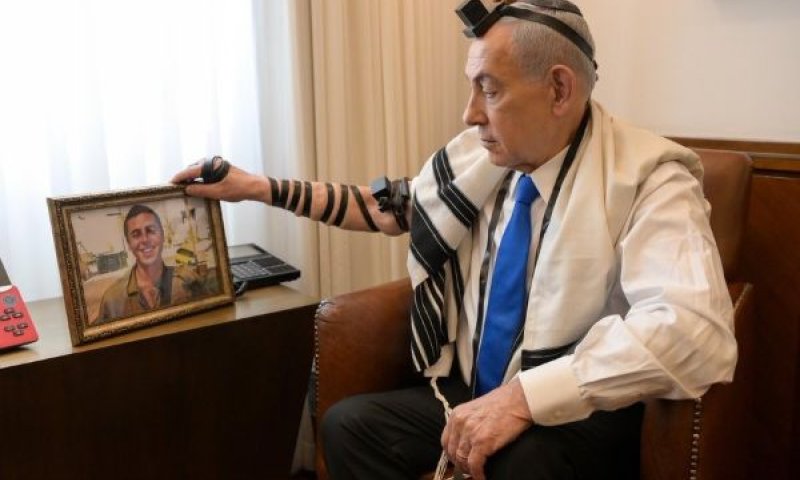 נתניהו. מנהיג המדינה ביום קדוש [צילום: מעיין טואף/לע"מ]