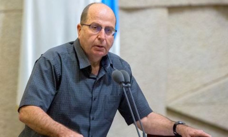 יעלון במליאת הכנסת [צילום: יונתן סינדל/פלאש 90]