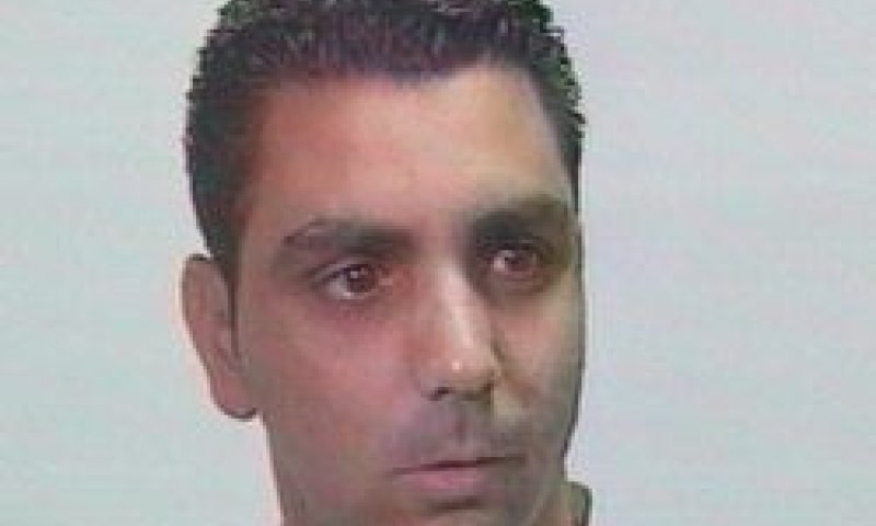 אבי אוסקי. טובל ושרץ בידו [צילום: ערוץ 1]