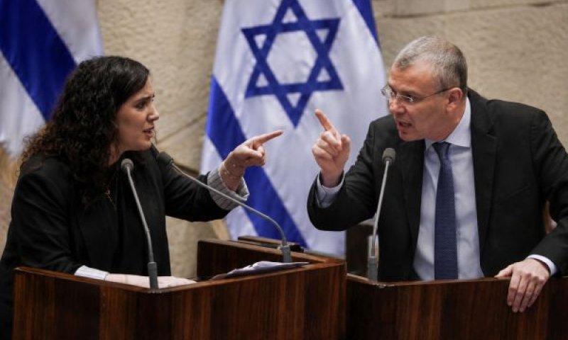 העימות החריף והאישי בין לוין ללזימי [עיבוד AI]