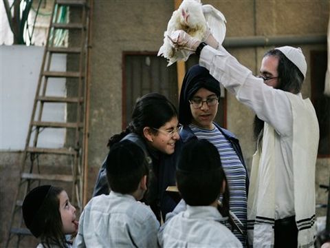 [כפרות בשכונת מאה שערים. צילומים: AP]