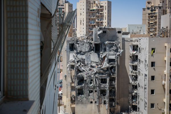 פגיעת טיל אירני בבאר שבע [צילום: דוד כהן/פלאש 90]