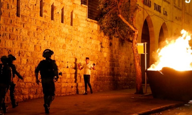 כוחות משטרה סמוך לשער שכם [צילום: ג'מאל עוואל, פלאש 90]