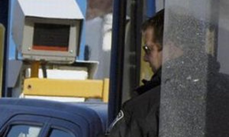עצור. מעבר גבול. [צילום: AP]