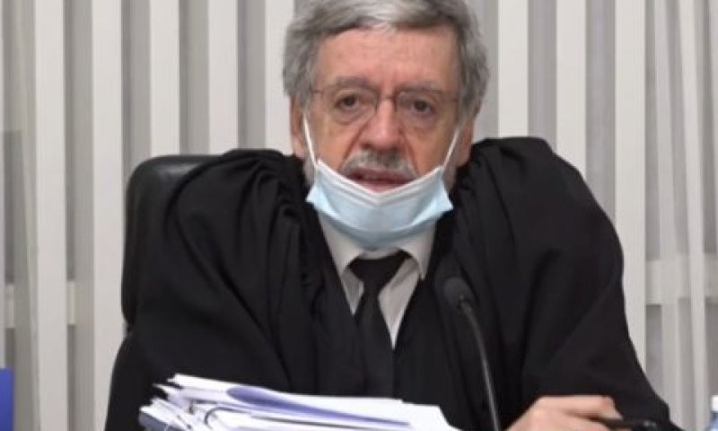 מזוז. תחת זכוכית מגדלת [צילום: הרשות השופטת]