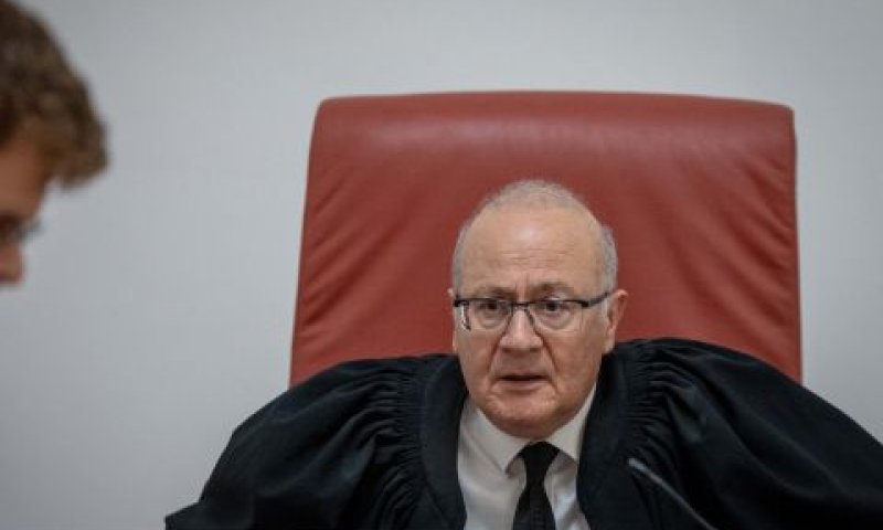 אלרון. על רקע נסיונו הניהולי [צילום: יונתן זינדל, פלאש 90]