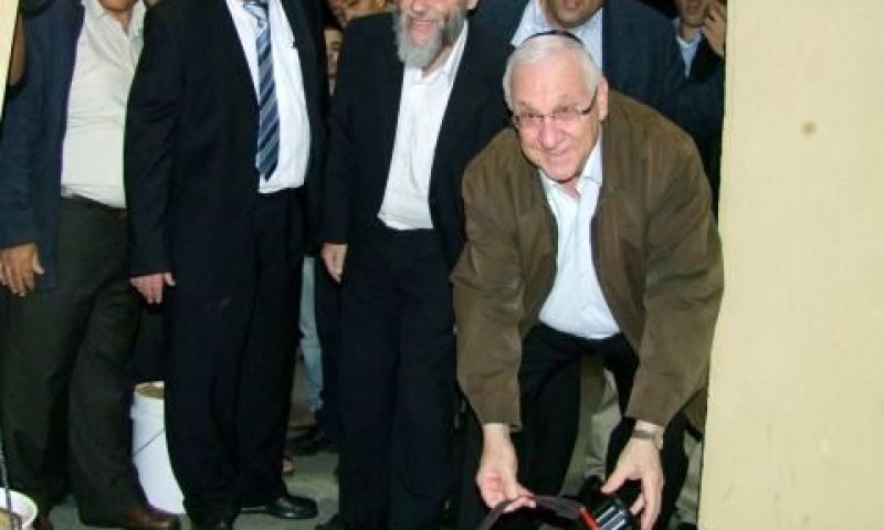 ריבלין בהנחת אבן הפינה
