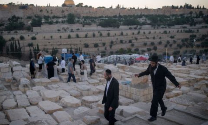 קבר אור החיים הקדוש [צילום: יונתן זינדל/פלאש 90]