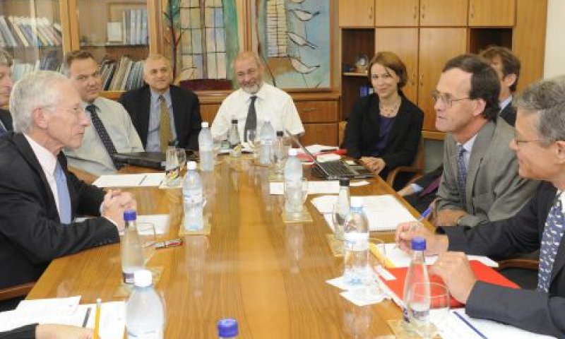 חברי המשלחת בפגישה עם נגיד בנק ישראל [צילום: חורחה/ששון תירם]