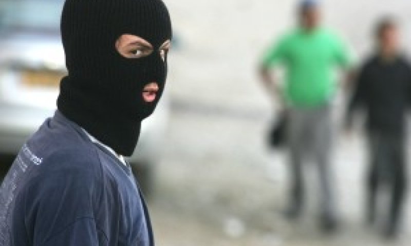 מגעים למניעת פיצוץ. חברון [צילום: פלאש 90]