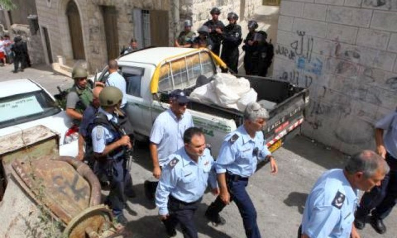 מפכ"ל המשטרה בזירת הפיגוע [צילום: פלאש 90]