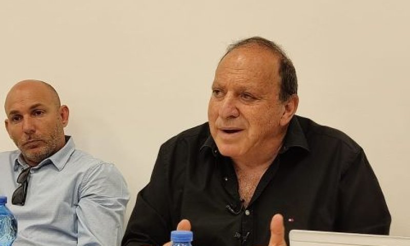 מייקסנר. "פשוט נס"