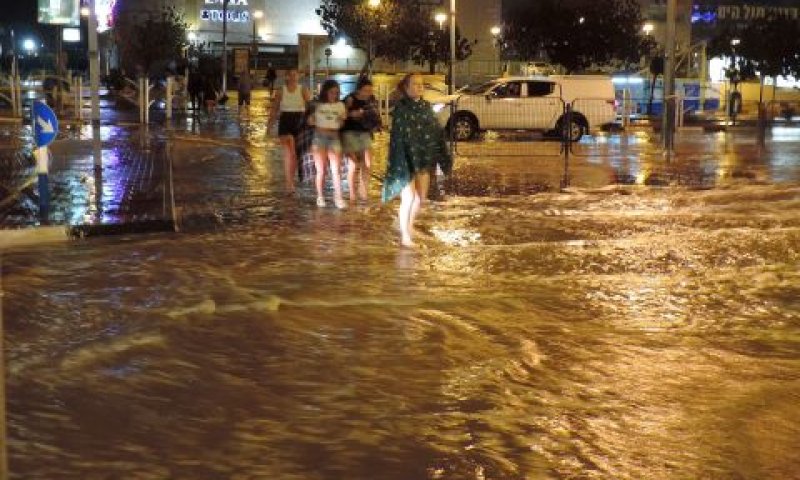 אגם. אזור התיירות באילת [צילום: עומר כרמון]