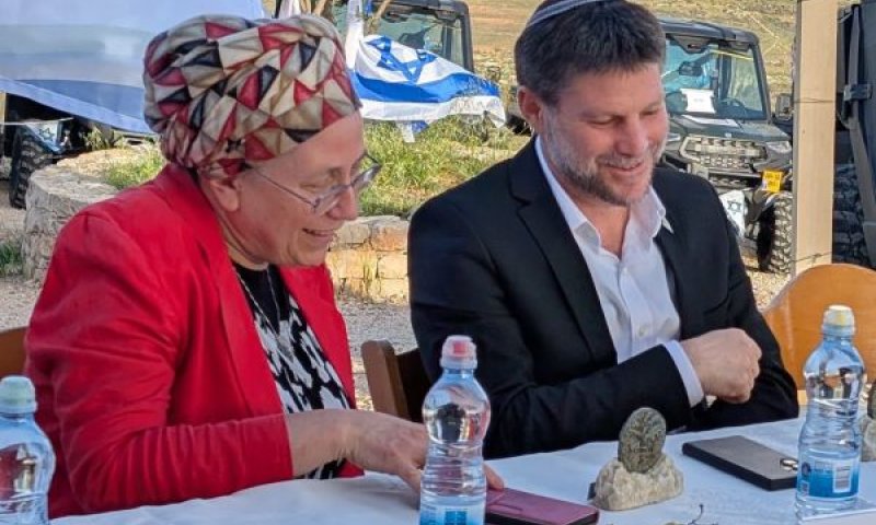 היעד: אחד מכל עשרה סטודנטים בתוכניות זהות יהודית. סמוטריץ' וסטרוק