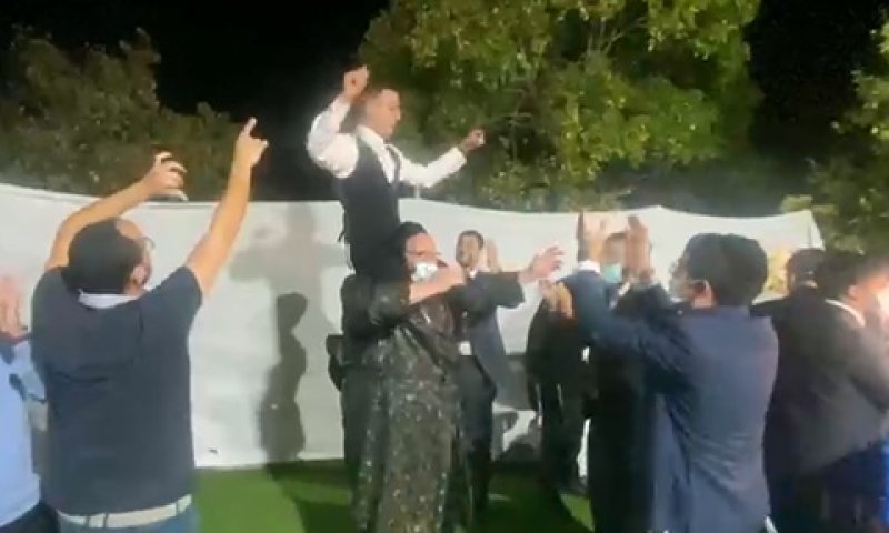 החתונה נמשכה אחרי שהשוטרים עזבו