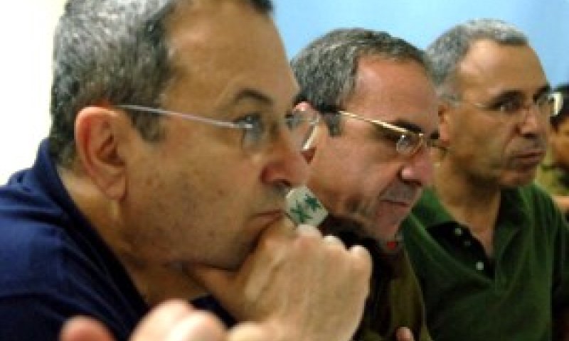 שר הביטחון ברק וסגן הרמטכ"ל קפלינסקי בהערכת מצב באוגדת עזה