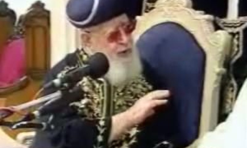 חובה על התלמידה לקום מפני מורתה