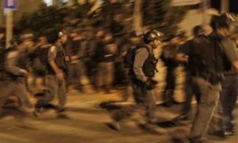 שוטרים בעכו [צילום: AP]