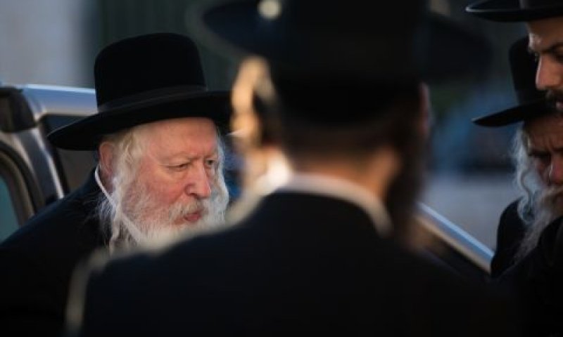 האדמו"ר מגור. "האם מותר ללכת לגויים בחוץ לארץ?" [צילום: יונתן זינדל/פלאש 90]