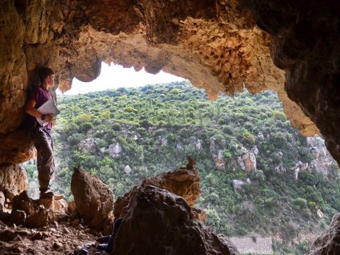 המערה שבה נמצאה הגולגולת [צילום: בועז זיסו, אונ' בר אילן]