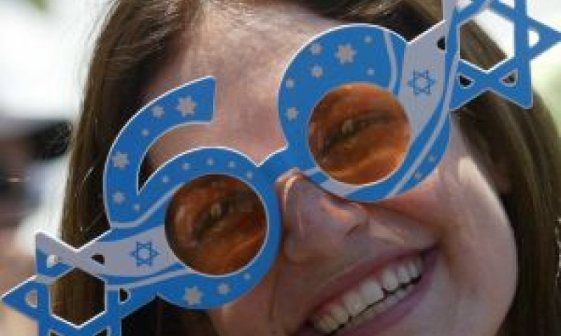 התאימו את מסגרת המשקפיים לשיער [צילום: פלאש 90]