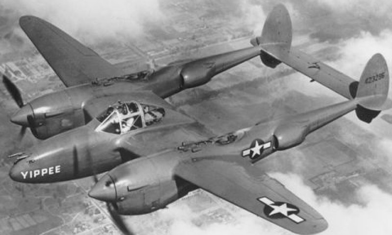 מטוס לייטנינג P-38D [צילום: U.S. Air Force]