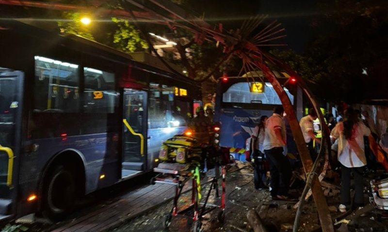 זירת התאונה, הערב [צילום: תיעוד מבצעי מד"א]