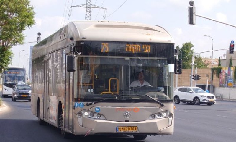 אונו על המסלול - יותר קילומטרים, יותר נוסעים [צילום: אברהם שטרן]