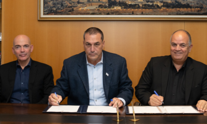 [צילום: אגף דוברות וקשרי ציבור במשרד הביטחון]