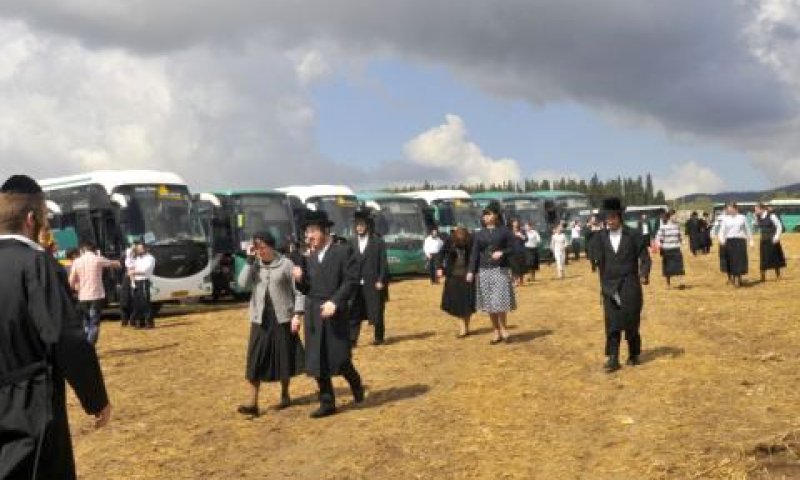 רחבת הכניסה למירון [צילום: פלאש 90]